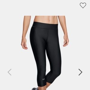 2 pairs of Capri leggings heat gear